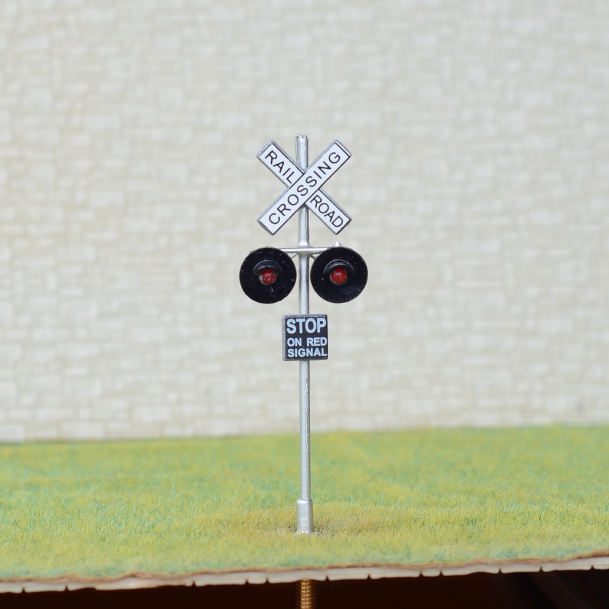 1 x OO / HO Scale railroad crossing signals LED made 2 target faces silver (WeHonest)